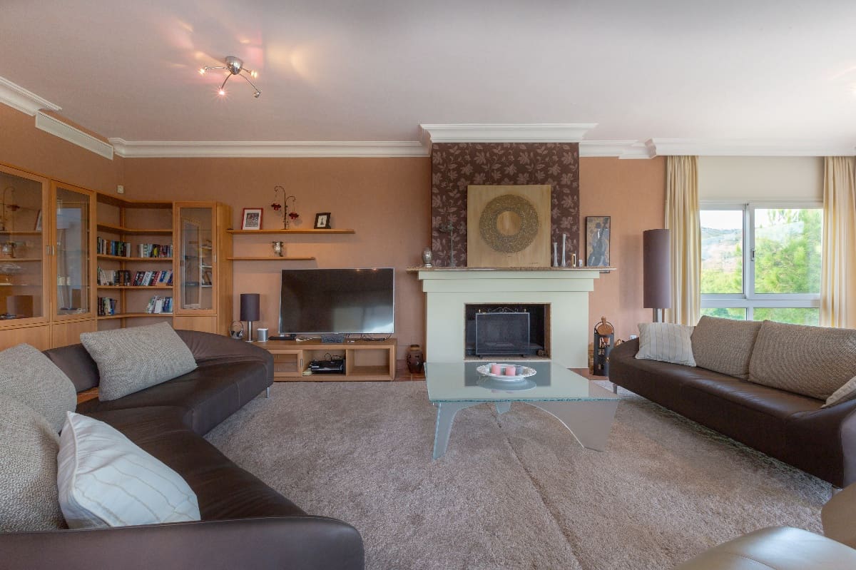 5 bedroom Villa for sale in Marbella with pool - € 1,795,000 (Ref: 7543546)