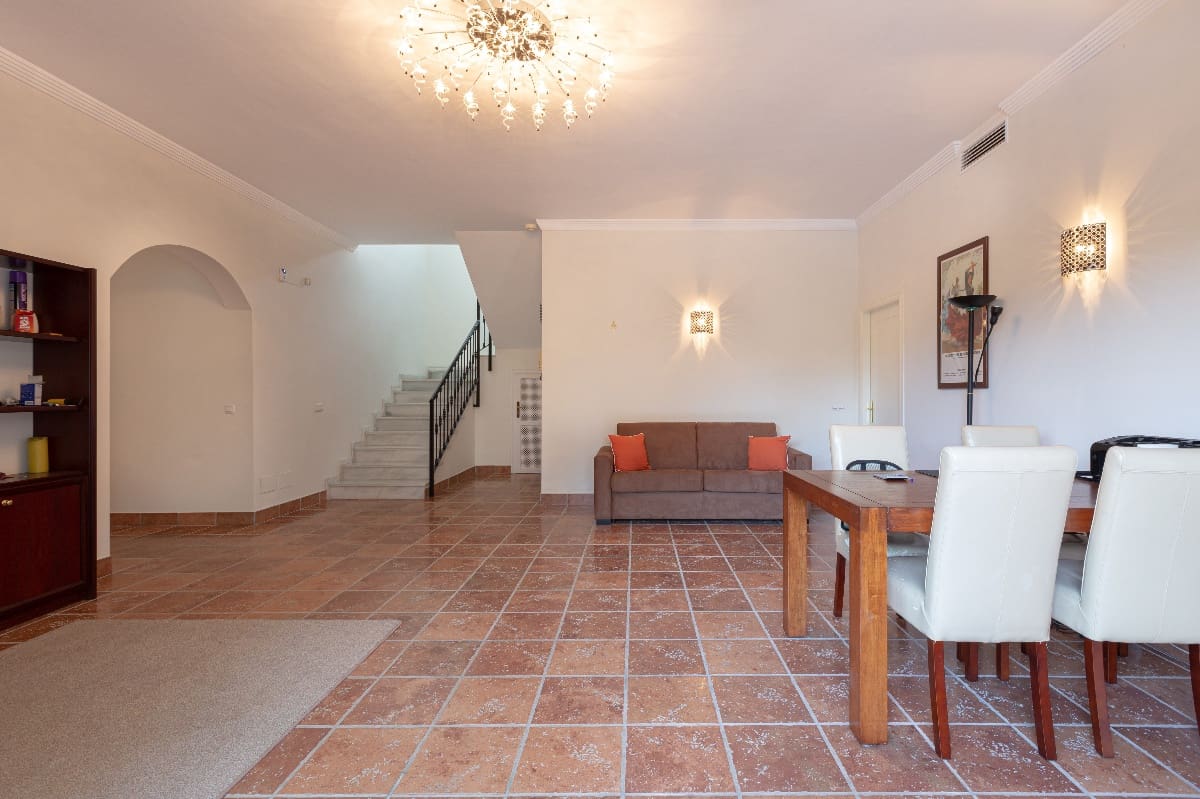 5 bedroom Villa for sale in Marbella with pool - € 1,795,000 (Ref: 7543546)