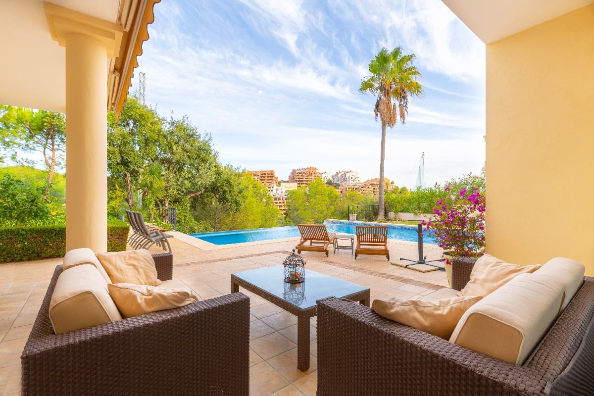 5 bedroom Villa for sale in Marbella with pool - € 1,795,000 (Ref: 7543546)