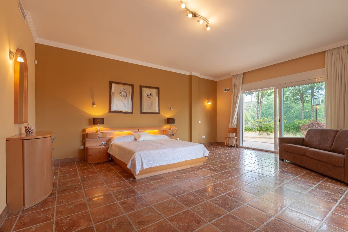 5 bedroom Villa for sale in Marbella with pool - € 1,795,000 (Ref: 7543546)