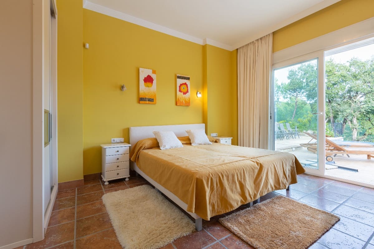 5 bedroom Villa for sale in Marbella with pool - € 1,795,000 (Ref: 7543546)