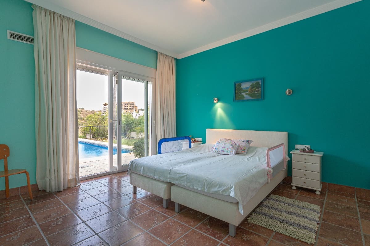 5 bedroom Villa for sale in Marbella with pool - € 1,795,000 (Ref: 7543546)