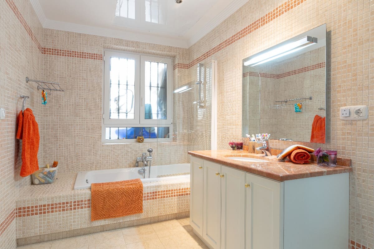 5 bedroom Villa for sale in Marbella with pool - € 1,795,000 (Ref: 7543546)