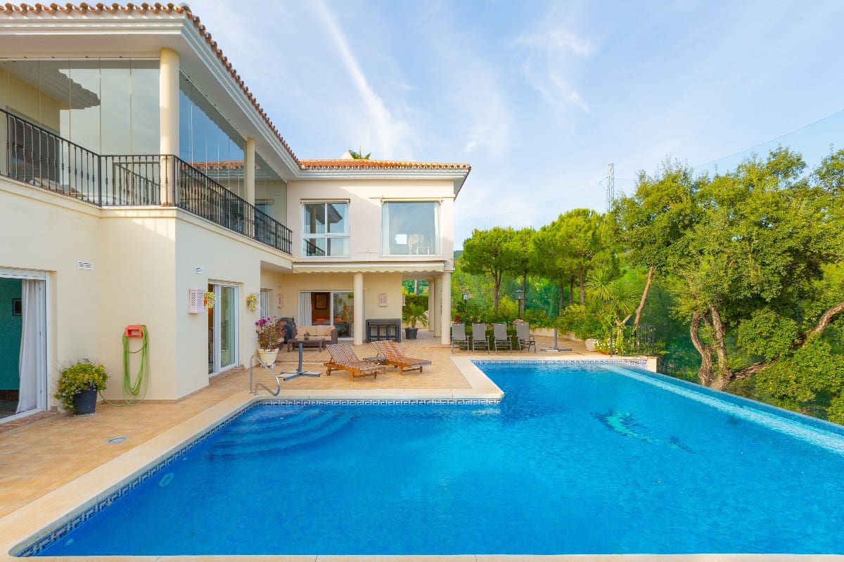 5 bedroom Villa for sale in Marbella with pool - € 1,795,000 (Ref: 7543546)