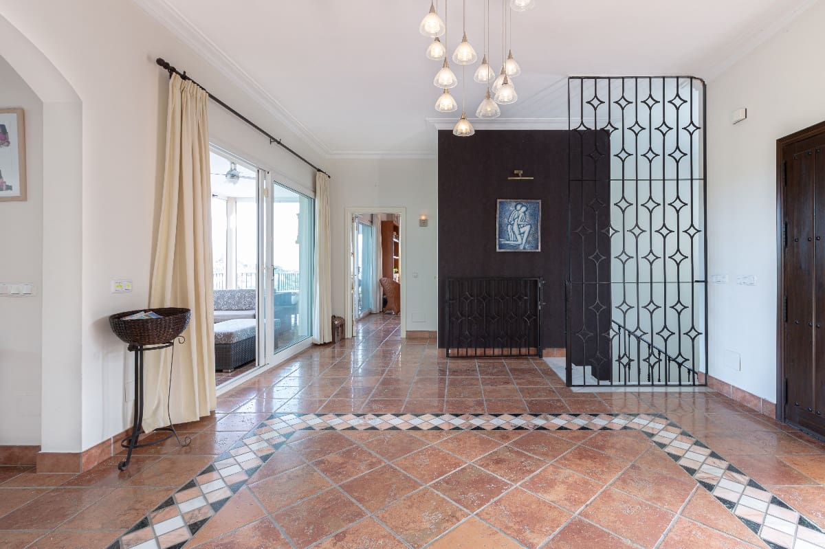 5 bedroom Villa for sale in Marbella with pool - € 1,795,000 (Ref: 7543546)