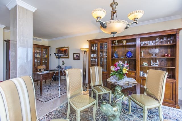 Apartamento de 3 habitaciones en Marbella en venta con piscina - 2.100.000 € (Ref: 7543548)