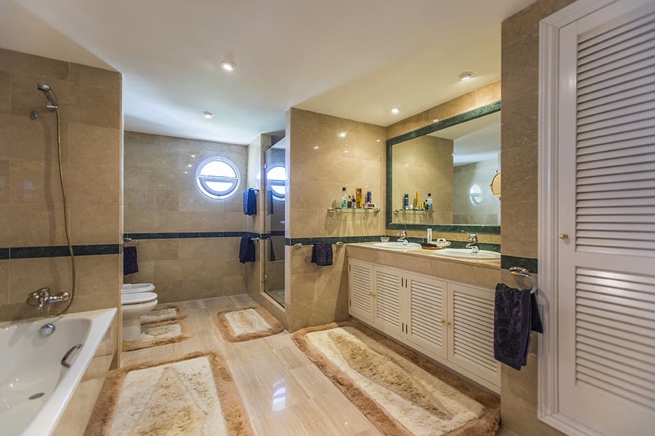 Apartamento de 3 habitaciones en Marbella en venta con piscina - 2.100.000 € (Ref: 7543548)