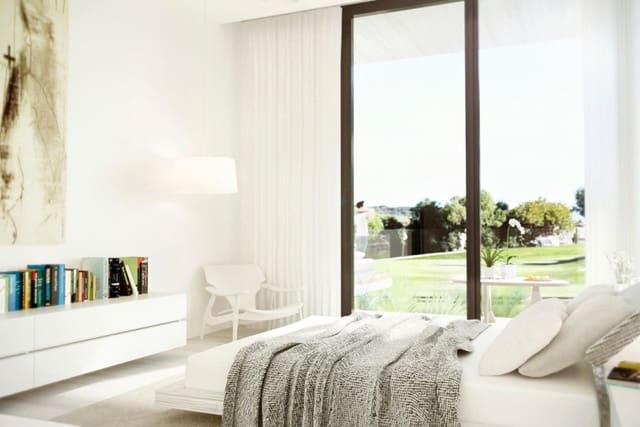 5 bedroom Villa for sale in Estepona with pool - € 1,200,000 (Ref: 7543753)