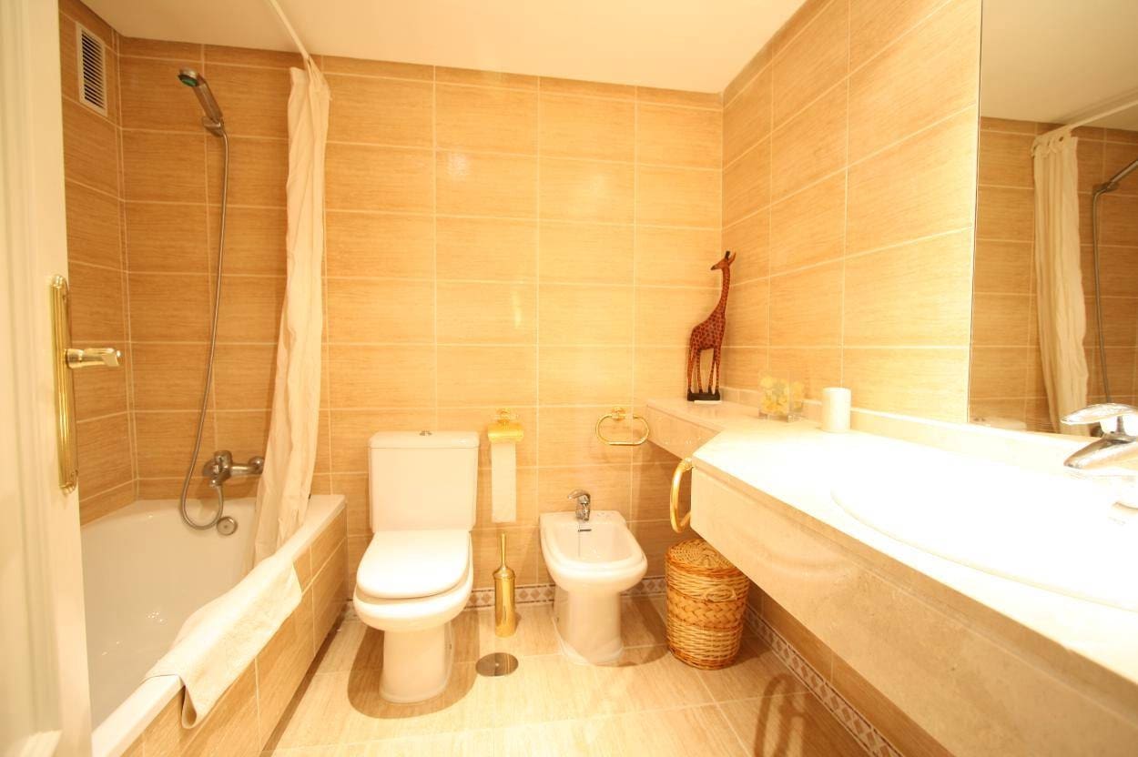 4 sovrum Lägenhet till salu i Marbella med pool - 360 000 € (Ref: 7543769)