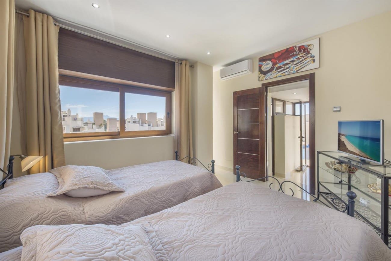 3 bedroom Apartment for sale in New Golden Mile with pool - € 610,000 (Ref: 7543778)