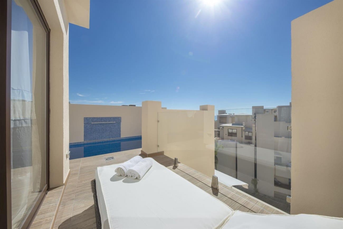 3 bedroom Apartment for sale in New Golden Mile with pool - € 610,000 (Ref: 7543778)