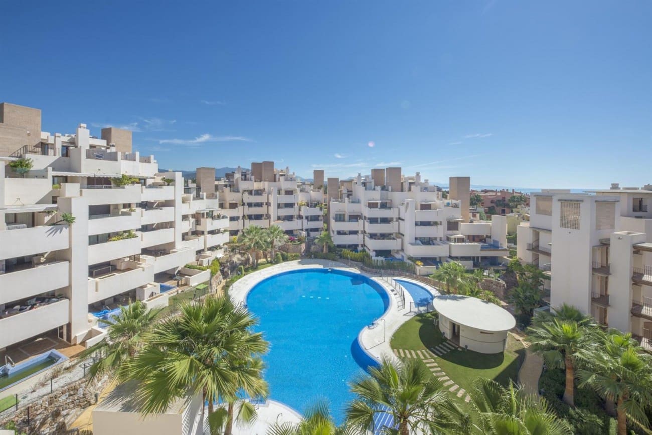 3 bedroom Apartment for sale in New Golden Mile with pool - € 610,000 (Ref: 7543778)