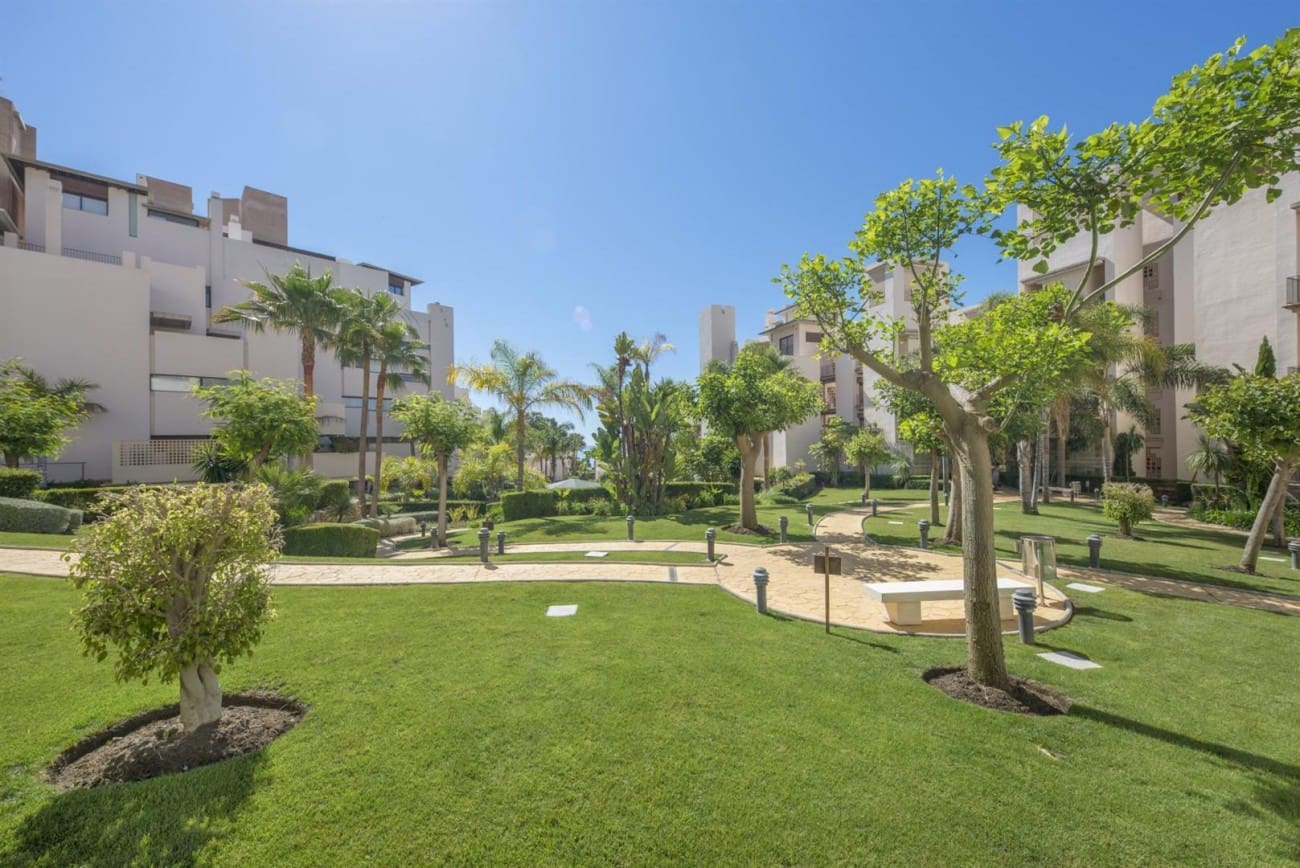 3 bedroom Apartment for sale in New Golden Mile with pool - € 610,000 (Ref: 7543778)