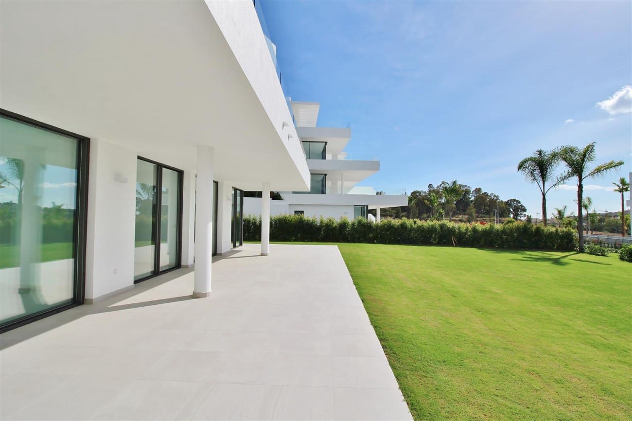 3 quarto Apartamento para venda em Estepona com piscina - 670 000 € (Ref: 7543781)