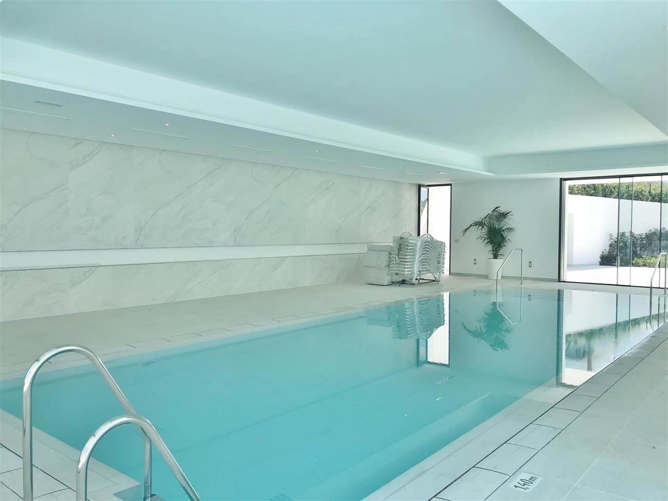 3 quarto Apartamento para venda em Estepona com piscina - 670 000 € (Ref: 7543781)