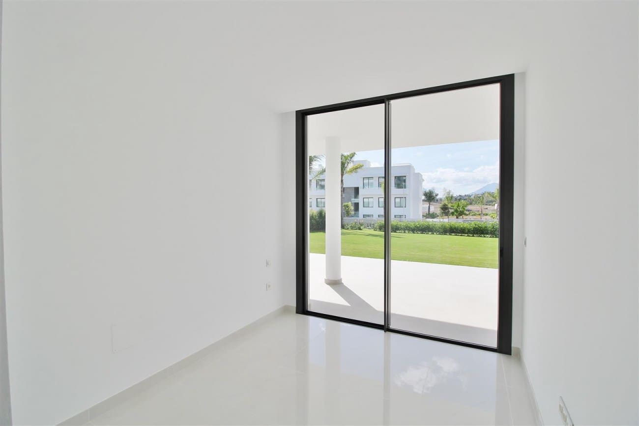 3 quarto Apartamento para venda em Estepona com piscina - 670 000 € (Ref: 7543781)