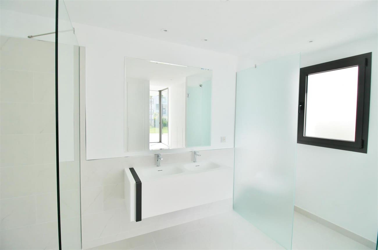 3 quarto Apartamento para venda em Estepona com piscina - 670 000 € (Ref: 7543781)