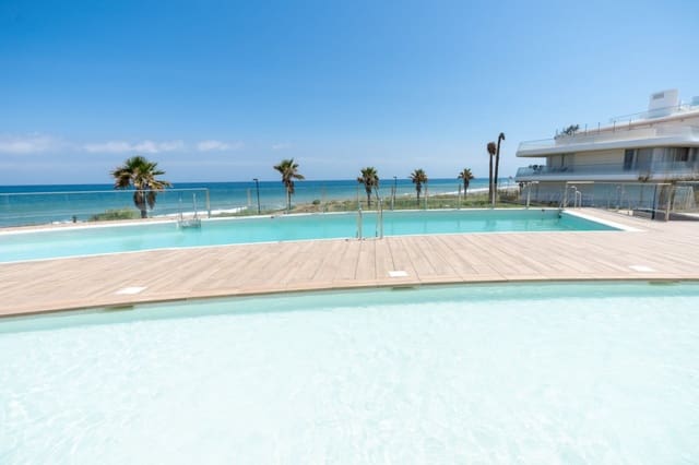 Apartamento de 2 habitaciones en Estepona en venta con piscina - 592.000 € (Ref: 7543790)