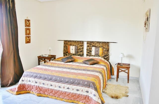 Casa de 3 habitaciones en Marbella en venta con piscina - 600.000 € (Ref: 7543791)