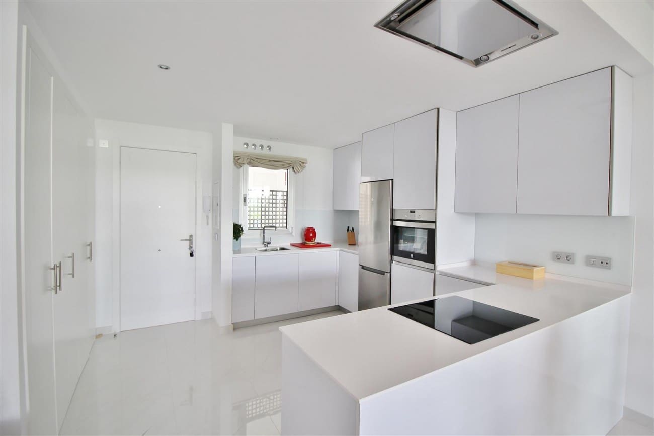 Apartamento de 4 habitaciones en New Golden Mile en venta con piscina - 360.000 € (Ref: 7543795)