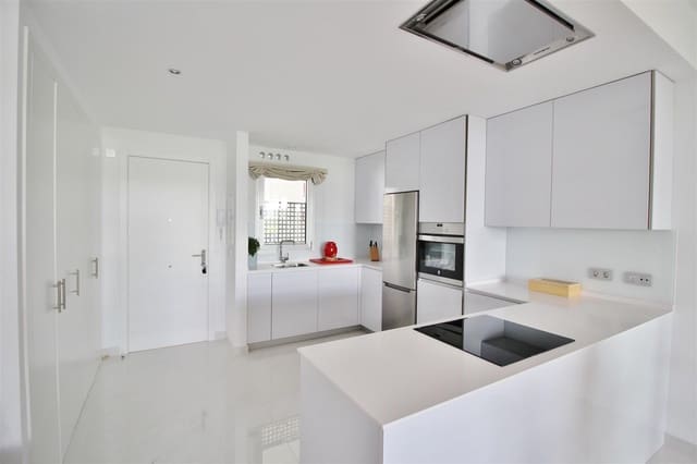 Apartamento de 4 habitaciones en New Golden Mile, Estepona en venta con piscina - 360.000 € (Ref: 7543795)