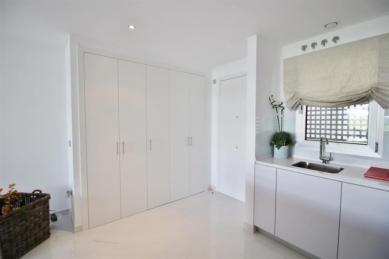 Apartamento de 4 habitaciones en New Golden Mile en venta con piscina - 360.000 € (Ref: 7543795)