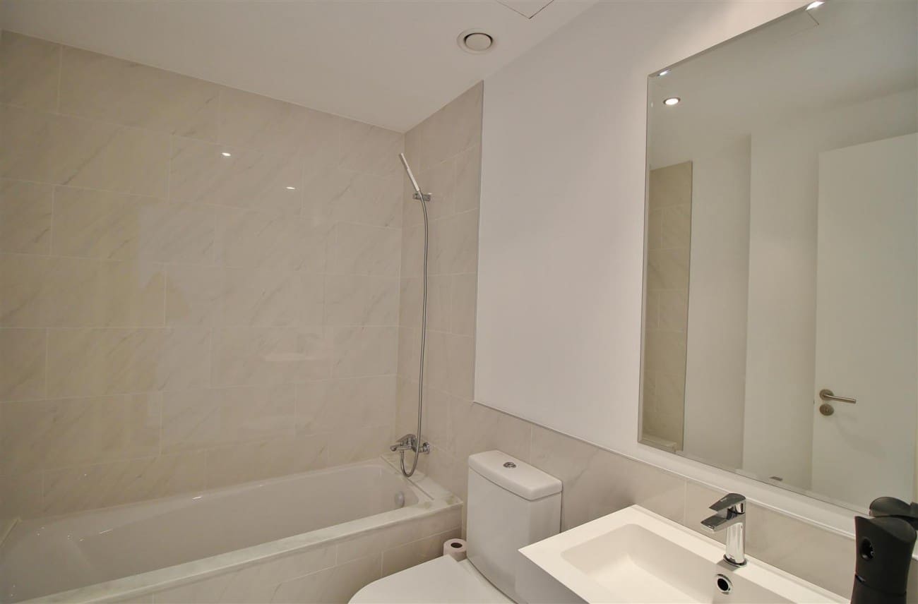 Apartamento de 4 habitaciones en New Golden Mile en venta con piscina - 360.000 € (Ref: 7543795)