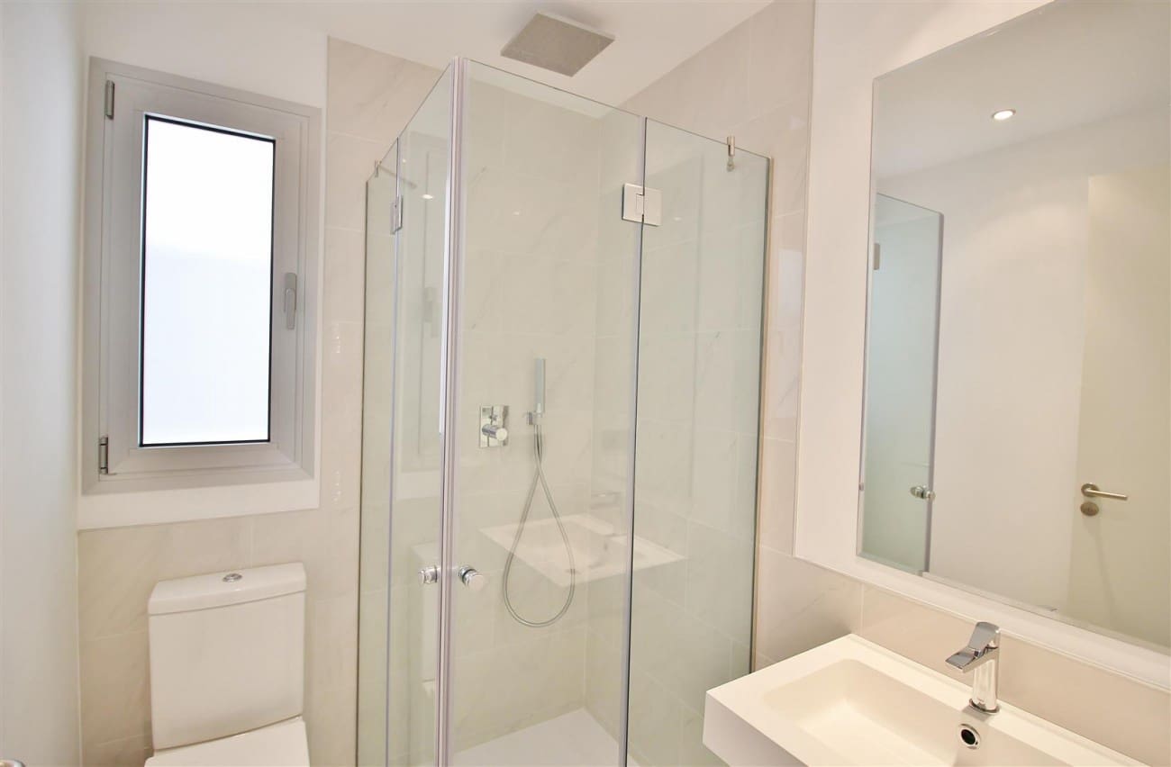 Apartamento de 4 habitaciones en New Golden Mile en venta con piscina - 360.000 € (Ref: 7543795)