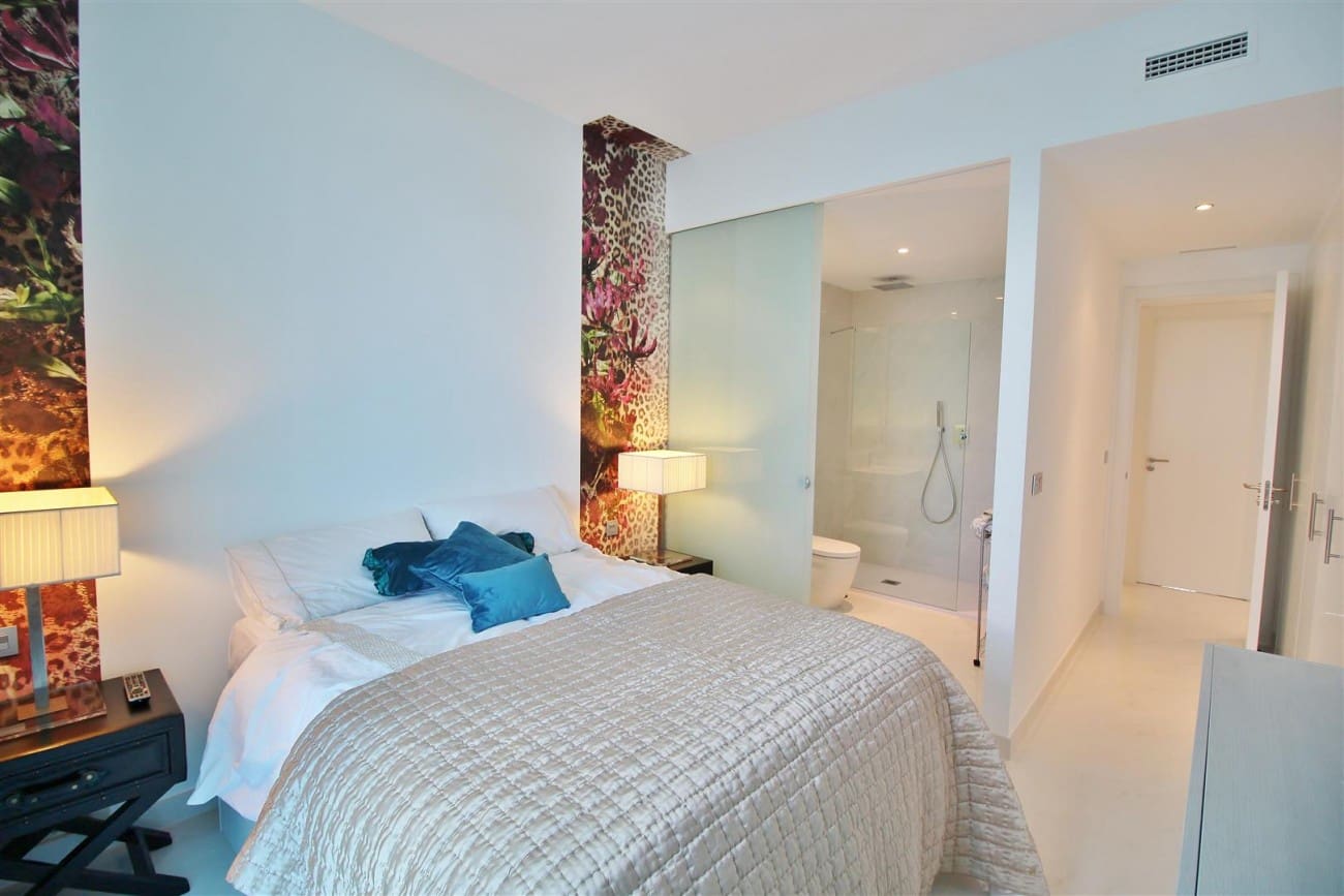 Apartamento de 4 habitaciones en New Golden Mile en venta con piscina - 360.000 € (Ref: 7543795)