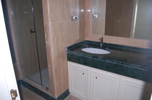 Apartamento de 3 habitaciones en Marbella en venta con piscina - 650.000 € (Ref: 7543816)