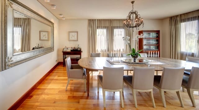 Chalet de 6 habitaciones en Marbella en venta con piscina - 4.950.000 € (Ref: 7543824)