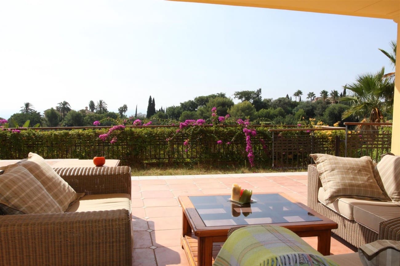 3 bedroom Apartment for sale in Marbella with pool - € 650,000 (Ref: 7543827)