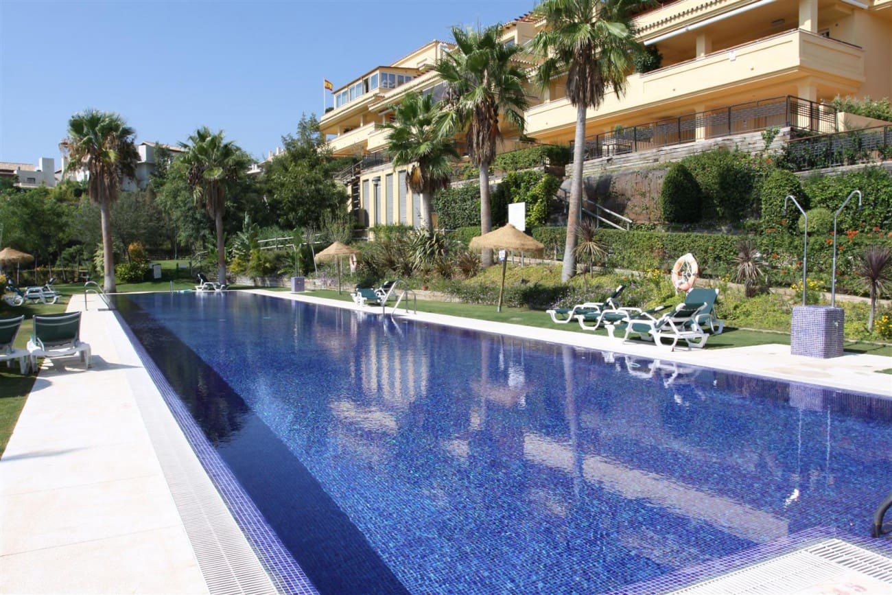 3 bedroom Apartment for sale in Marbella with pool - € 650,000 (Ref: 7543827)