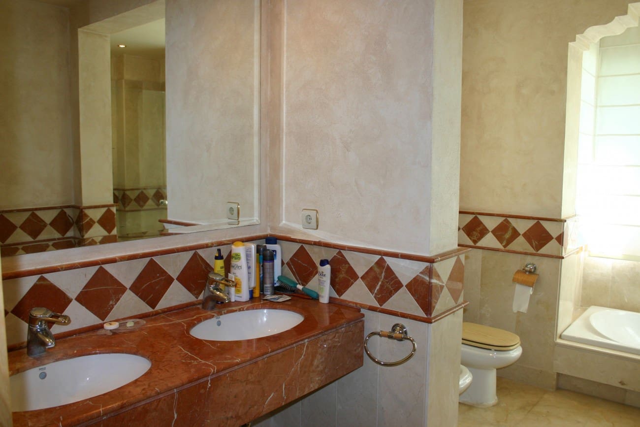 5 soveværelse Villa til salg i Marbella med swimmingpool - € 2.700.000 (Ref: 7543830)