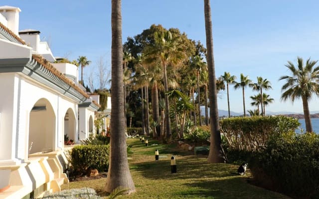 2 quarto Apartamento para venda em Estepona com piscina - 550 000 € (Ref: 7543835)