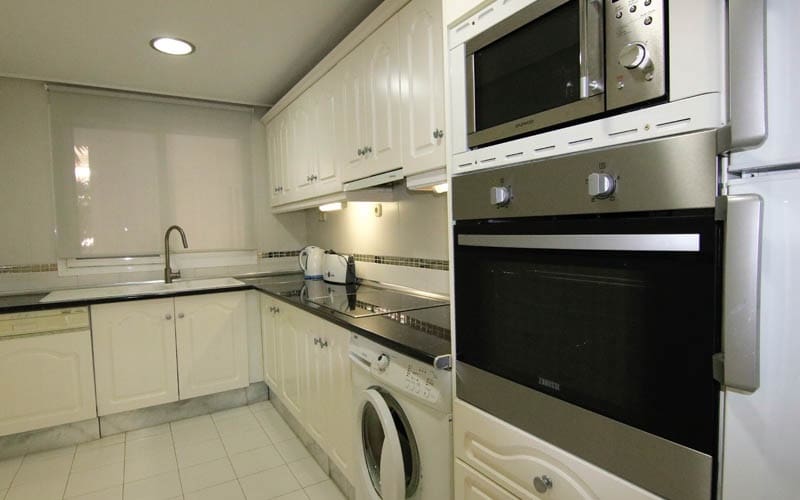 2 quarto Apartamento para venda em Estepona com piscina - 550 000 € (Ref: 7543835)