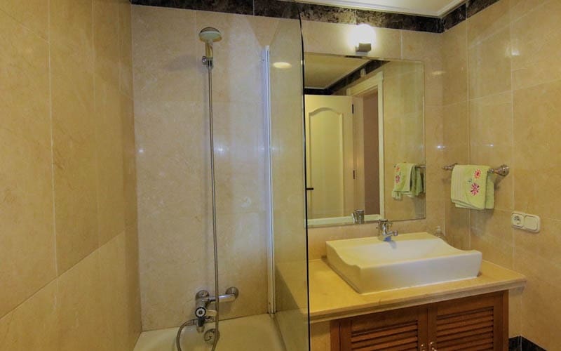 2 quarto Apartamento para venda em Estepona com piscina - 550 000 € (Ref: 7543835)