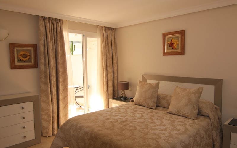 2 quarto Apartamento para venda em Estepona com piscina - 550 000 € (Ref: 7543835)