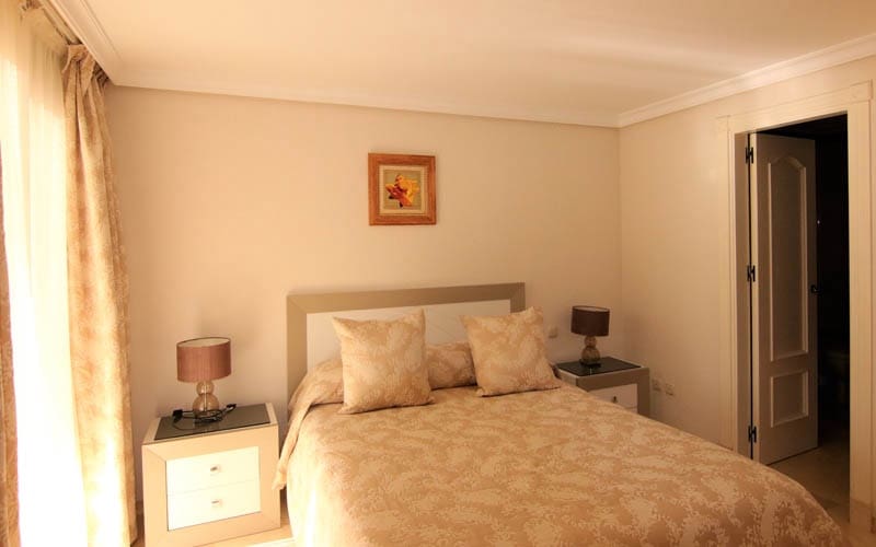 2 quarto Apartamento para venda em Estepona com piscina - 550 000 € (Ref: 7543835)