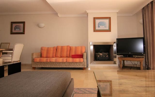 2 quarto Apartamento para venda em Estepona com piscina - 550 000 € (Ref: 7543835)