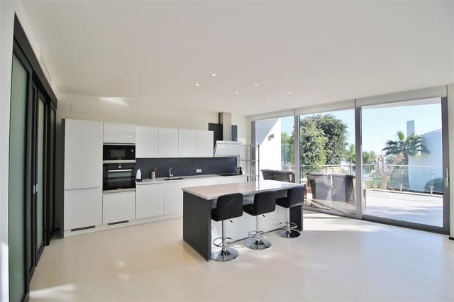 Casa de 5 habitaciones en Marbella en venta con piscina - 2.500.000 € (Ref: 7543840)