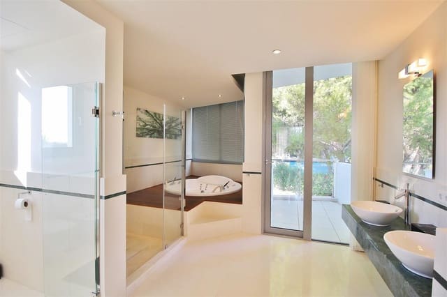Casa de 5 habitaciones en Marbella en venta con piscina - 2.500.000 € (Ref: 7543840)