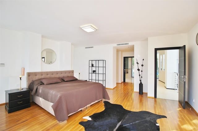 Casa de 5 habitaciones en Marbella en venta con piscina - 2.500.000 € (Ref: 7543840)