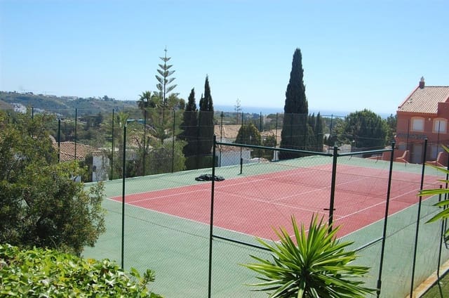 2 makuuhuone Omakotitalo myytävänä paikassa Marbella mukana uima-altaan - 399 000 € (Ref: 7543841)