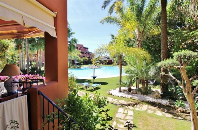 Apartamento de 2 habitaciones en Estepona en venta con piscina - 595.000 € (Ref: 7543852)