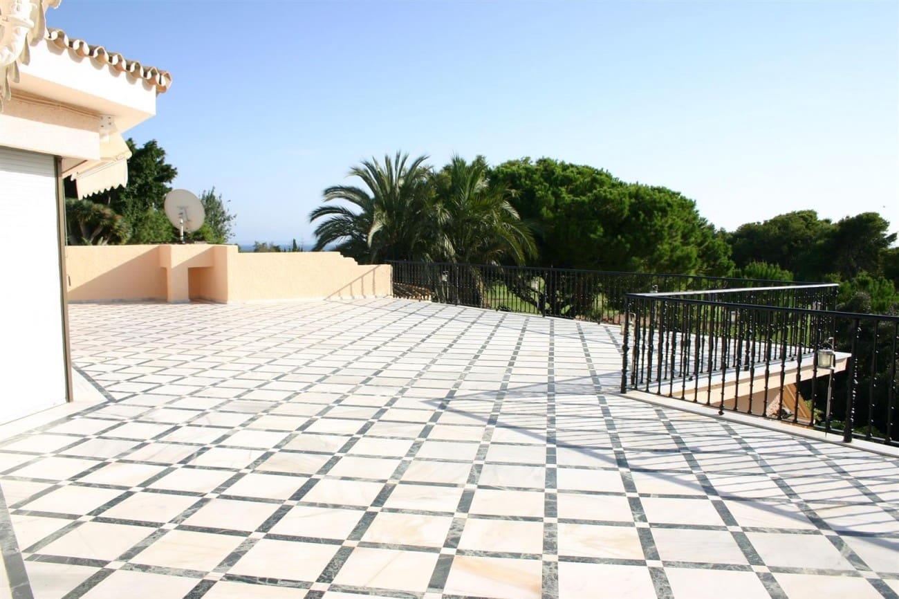 Chalet de 6 habitaciones en Marbella en venta con piscina - 2.780.000 € (Ref: 7543856)