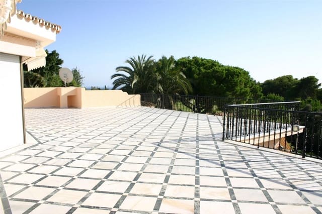 Chalet de 6 habitaciones en Marbella en venta con piscina - 2.780.000 € (Ref: 7543856)