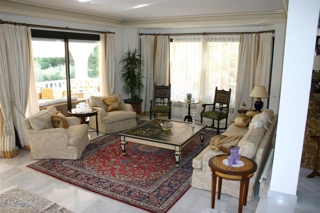 Chalet de 6 habitaciones en Marbella en venta con piscina - 2.780.000 € (Ref: 7543856)