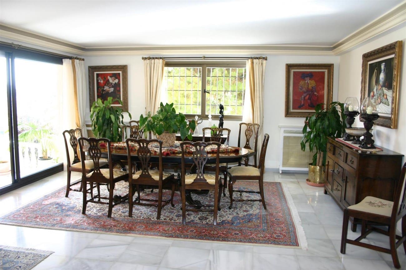 Chalet de 6 habitaciones en Marbella en venta con piscina - 2.780.000 € (Ref: 7543856)