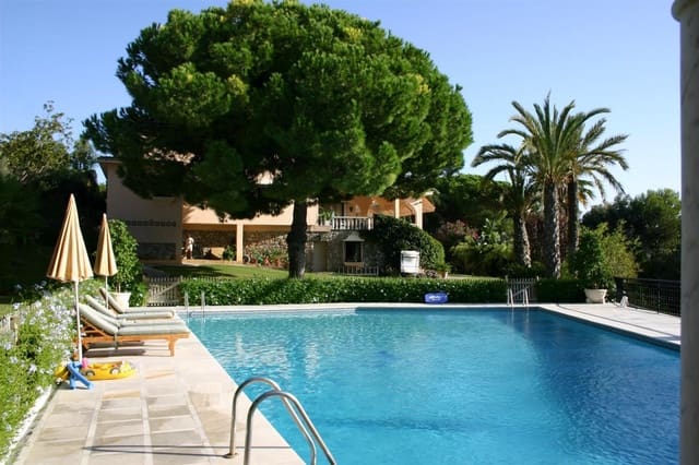 Chalet de 6 habitaciones en Marbella en venta con piscina - 2.780.000 € (Ref: 7543856)